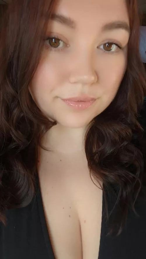 I've been trying to use less make-up so my skin can be less irritated 😅 I actually don't mind the no make-up, make-up look! 🥰