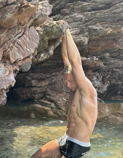 Maybe you don’t like smooth armpits but the view here is great 👍 