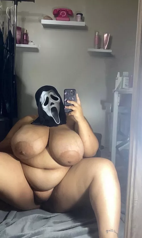 Scary movie marathon while you destroy this pussy? 