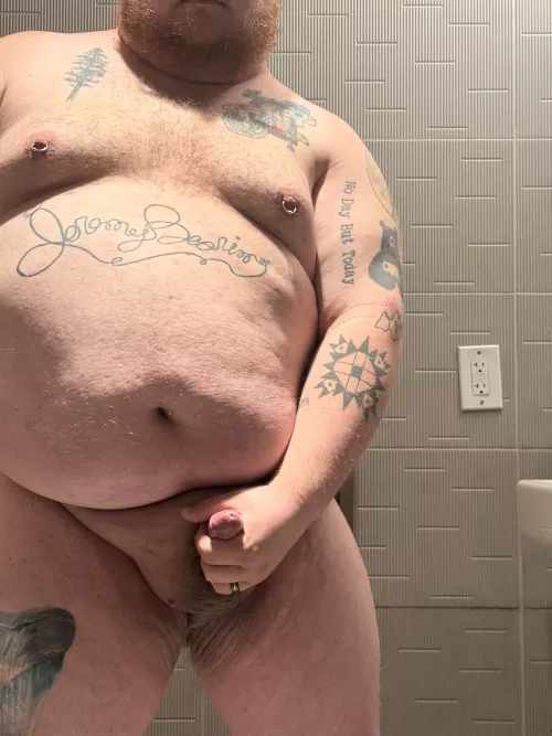 Strokin at work in the bathroom who’s gonna join me 