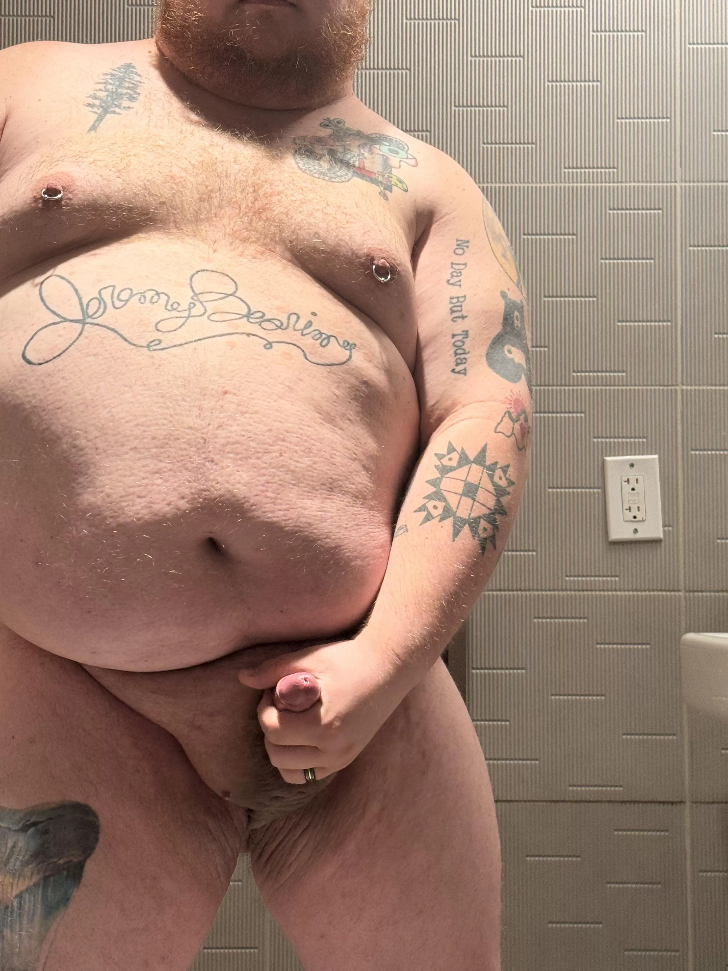 Strokin at work in the bathroom who’s gonna join me 