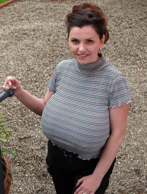 The queen of big tits braless sunday !!!