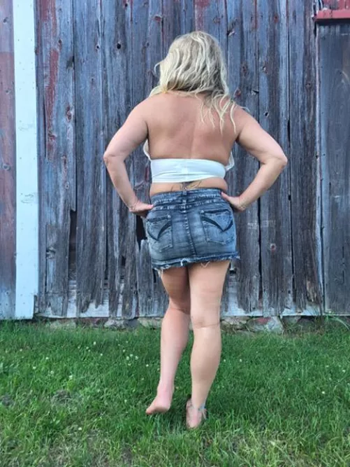 Watering my garden in this outfit last night, neighbor guy wasted no time coming over to say hello :)