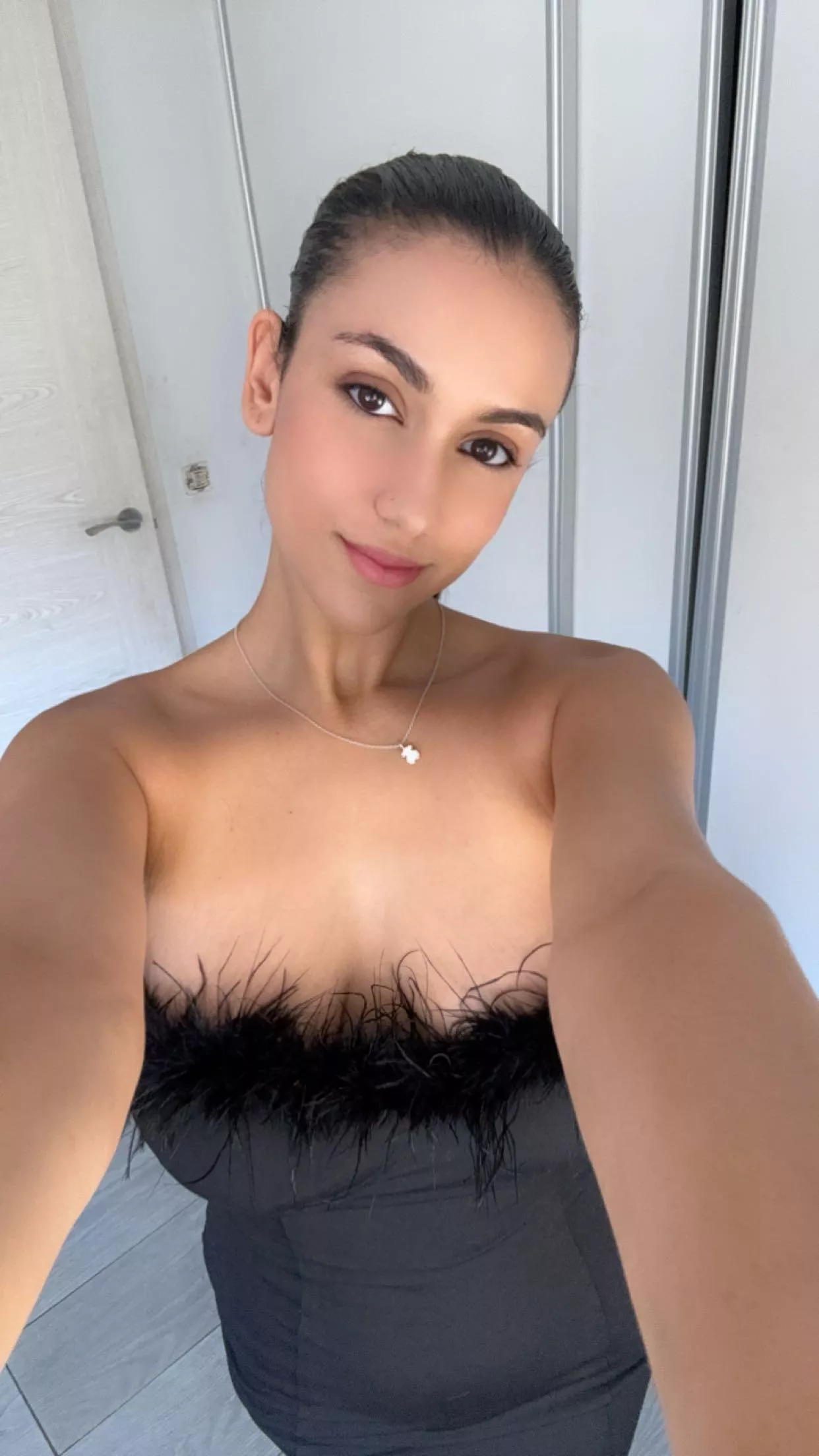 What is the best way to dress for a girl that doesn't wanna be nude but wants to show enough to make someone hornyyy