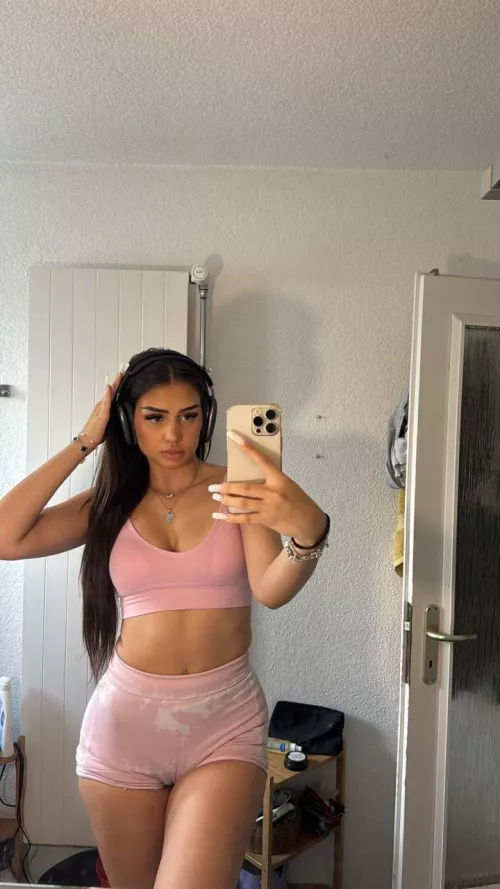 Would you give me a spot while I‘m working on my booty? [F]