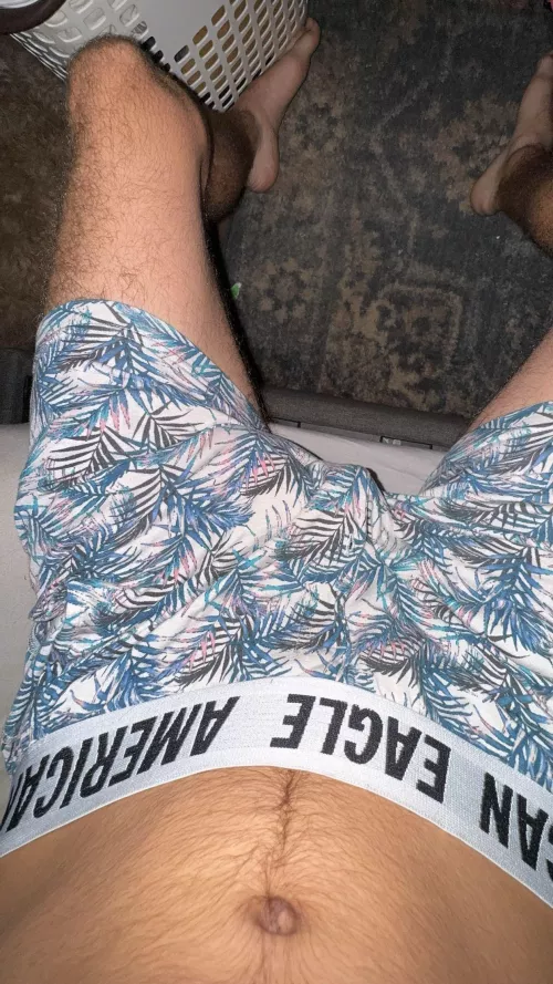 18 horny my DMs are open 