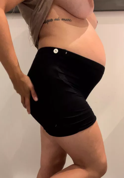 27 weeks pregnant and feeling amazing so far ☺️🔥 I bet you want to see some more