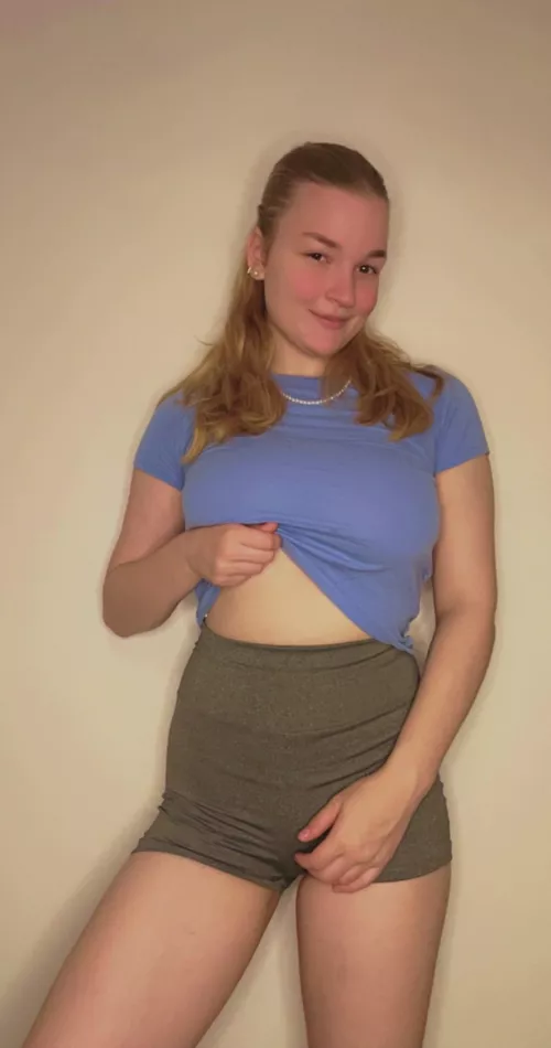 Blonde Friend for the Win