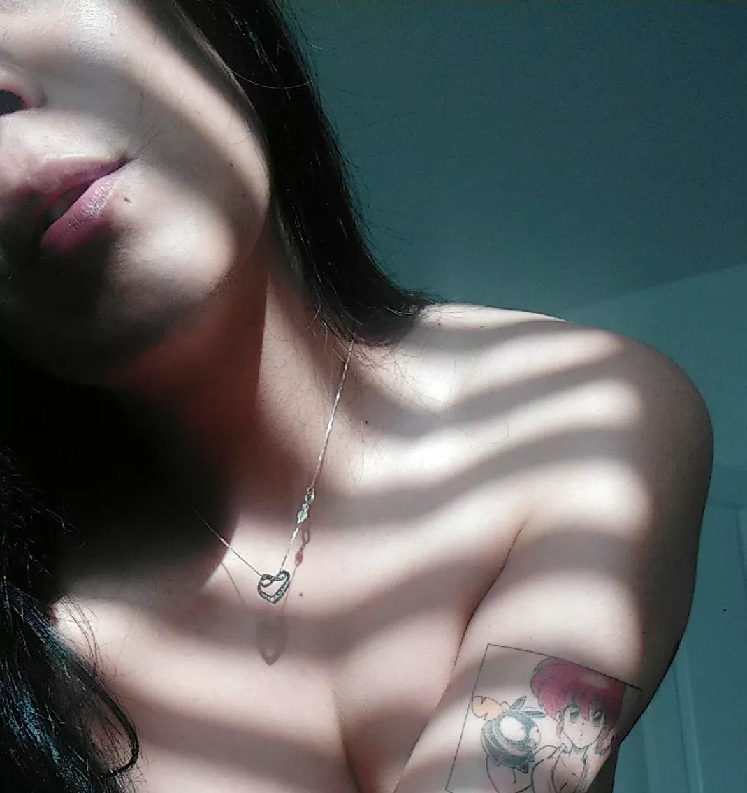 Hi daddy
My lips are dry. do you wet it?