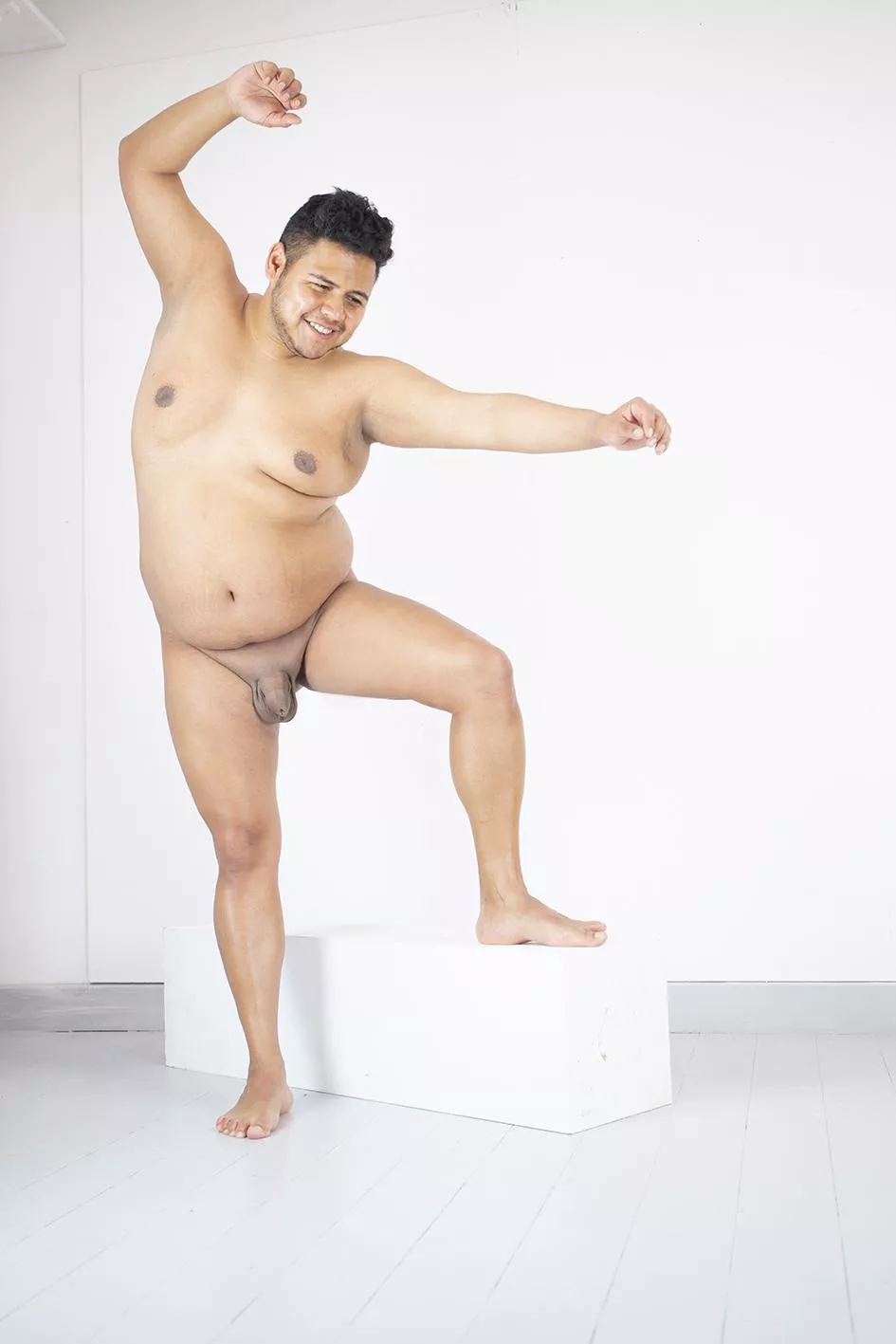 I'm taking up life modeling again, if you have any pose suggestions let me know 