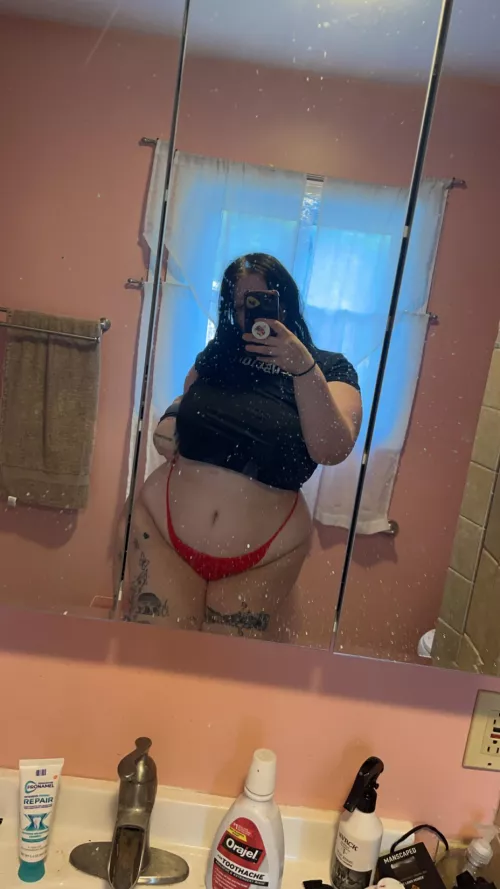 Rate my curvy lil body🖤