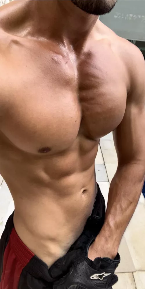 V line check at 6’3 218lbs 😈🫢