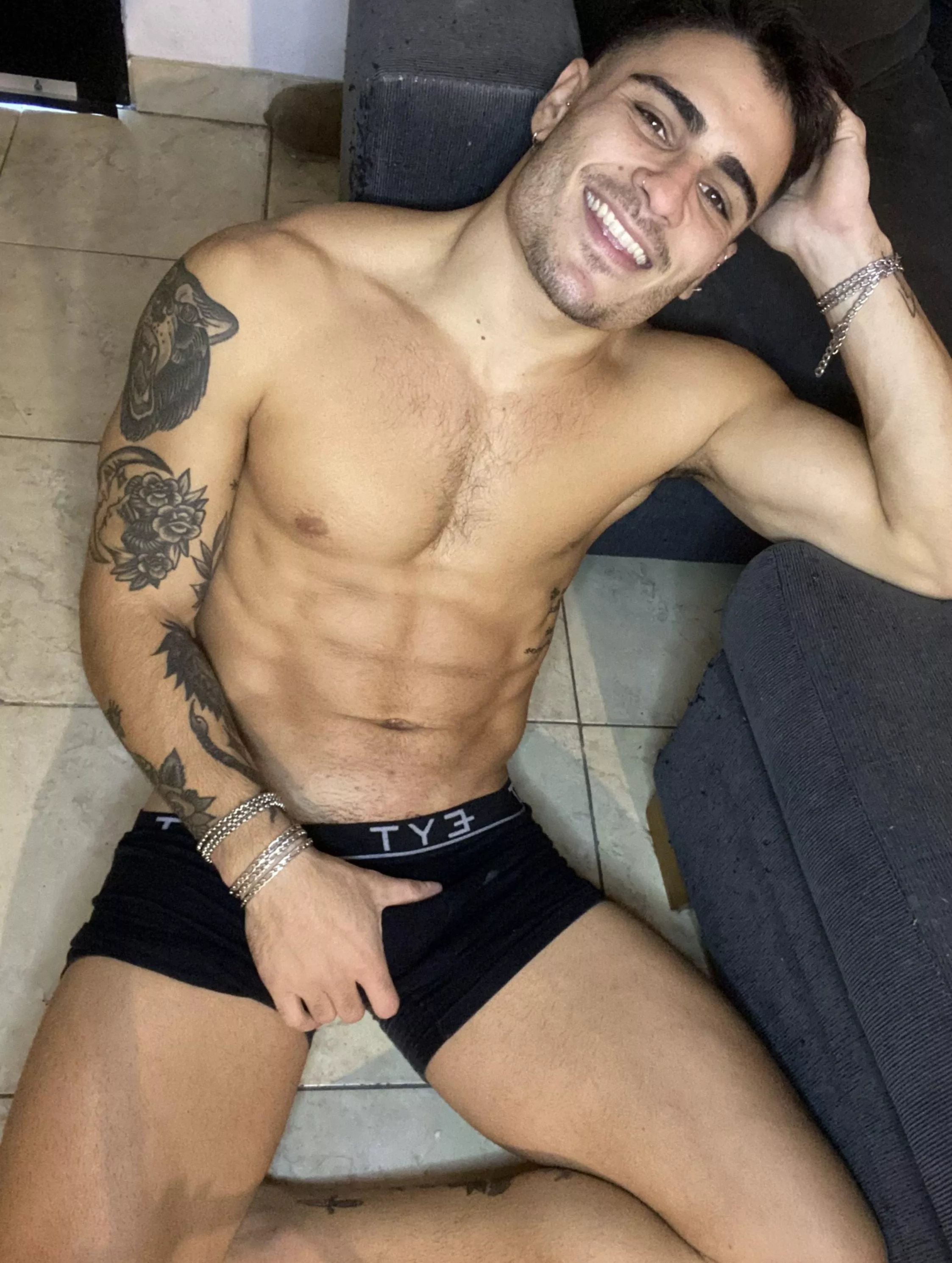 who's ready for a piece of this prime beefcake?