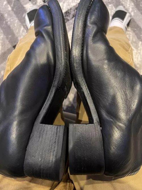 Wrinkling only on one boot