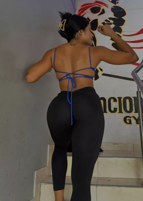 I bet you wanna watch me stretch