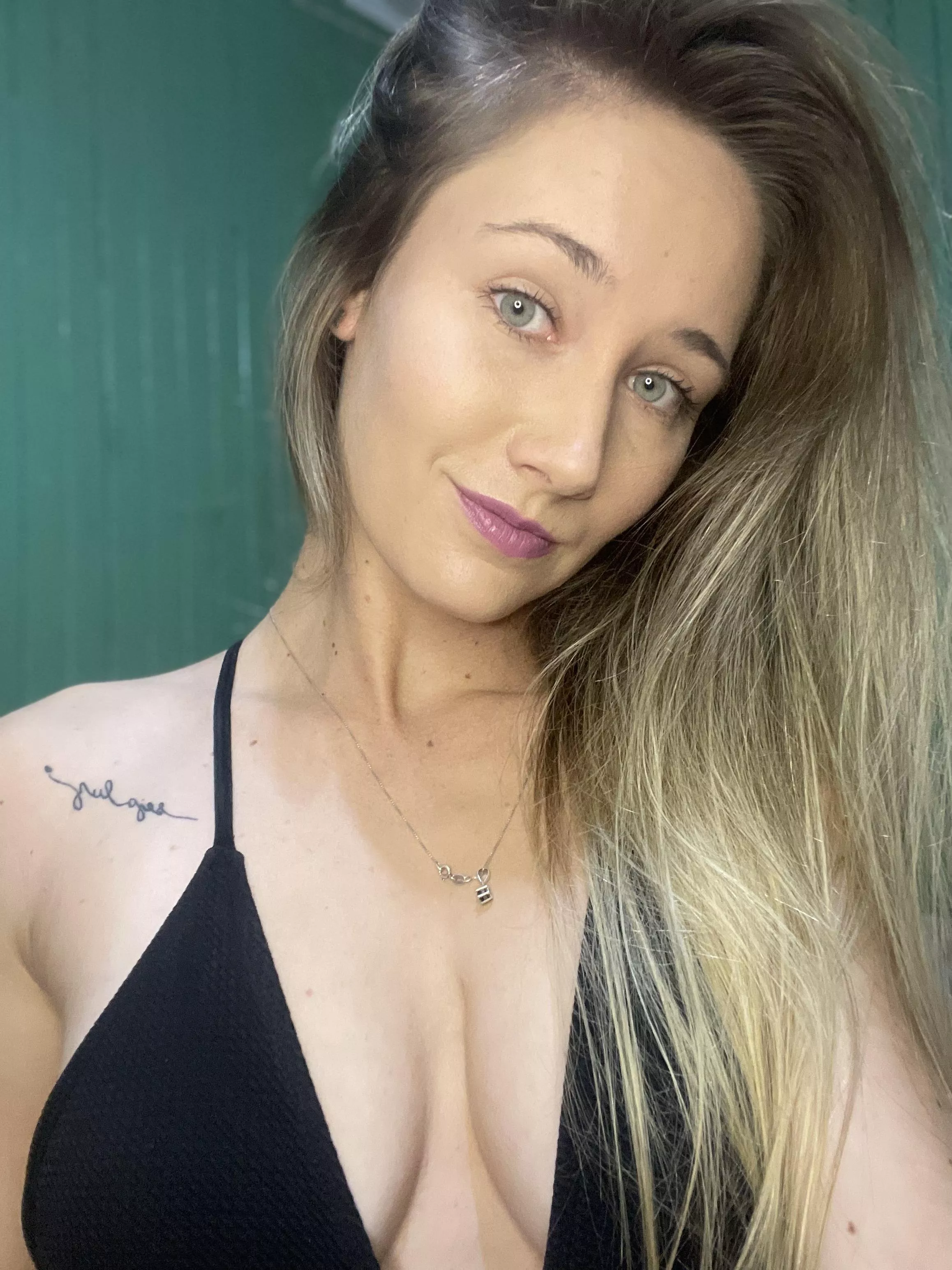  I draw attention with ease