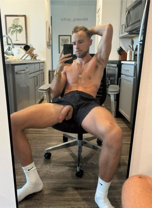 Is a cut 6’3 Jewish guy your type?