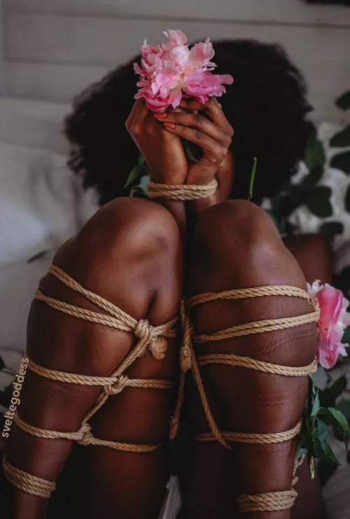 Love the details on this one - especially the rope marks against my smooth skin