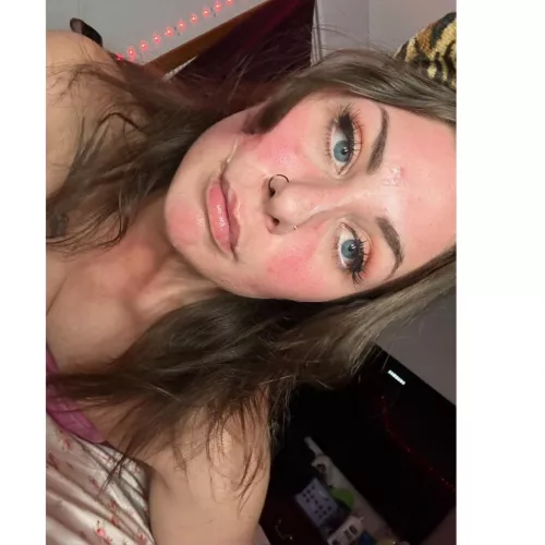 Tell me what grabs your attention first💦