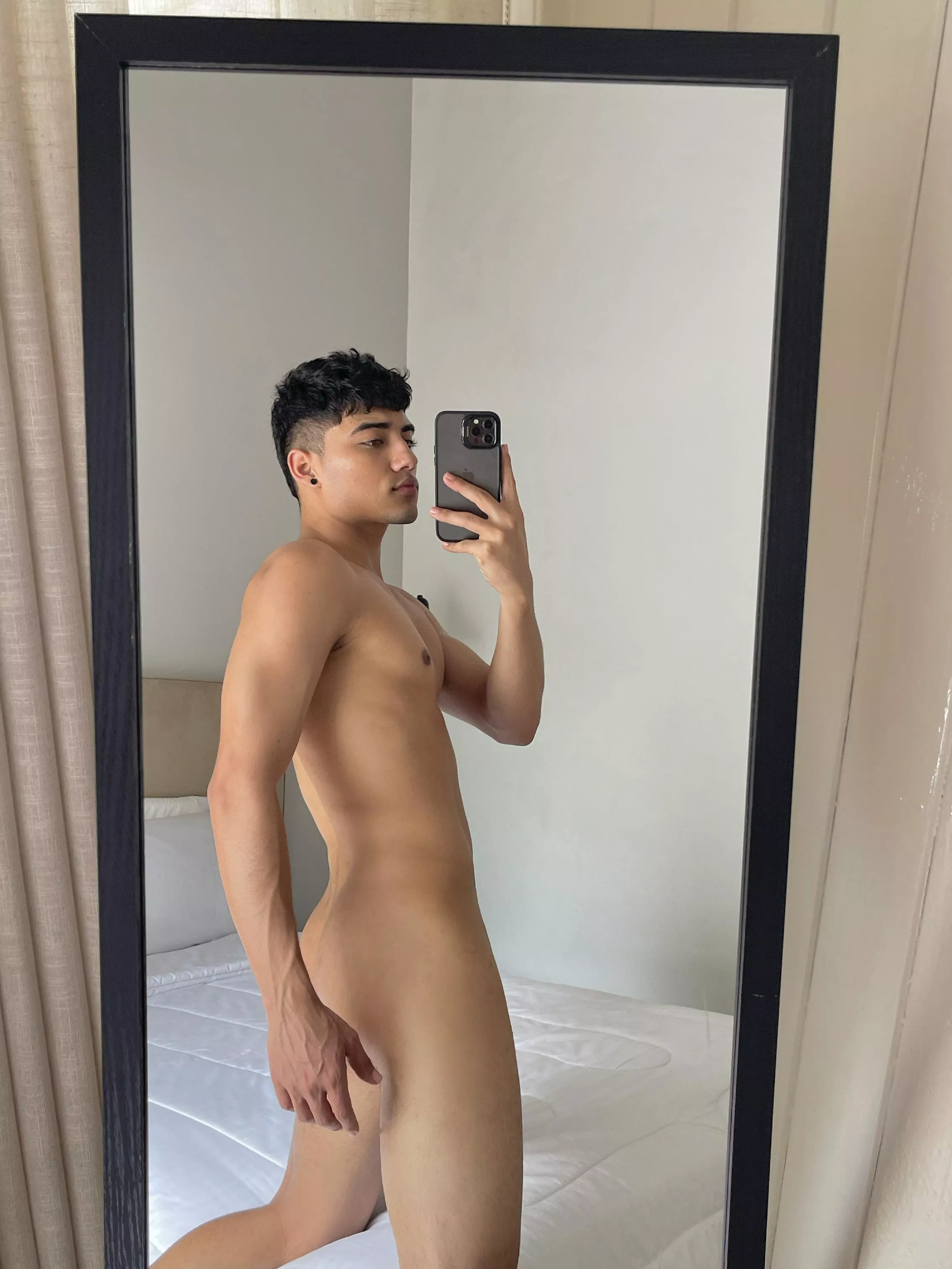 Want to be the one to show a 18yo150lbs twink boy a good time?