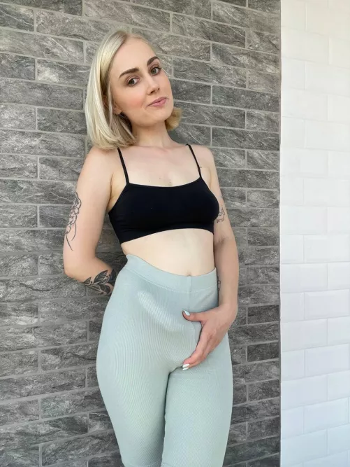 What would you do if I came to a first date with a boner in my pants? Were you scared? Or excited?