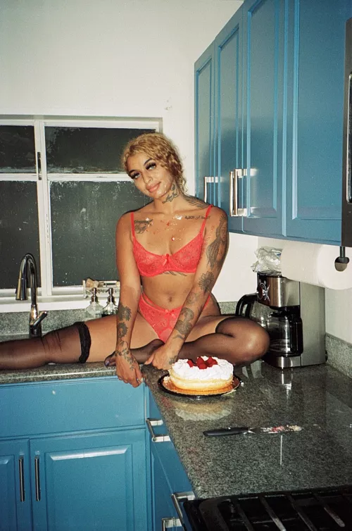 Which will you eat first? Me or the cake?