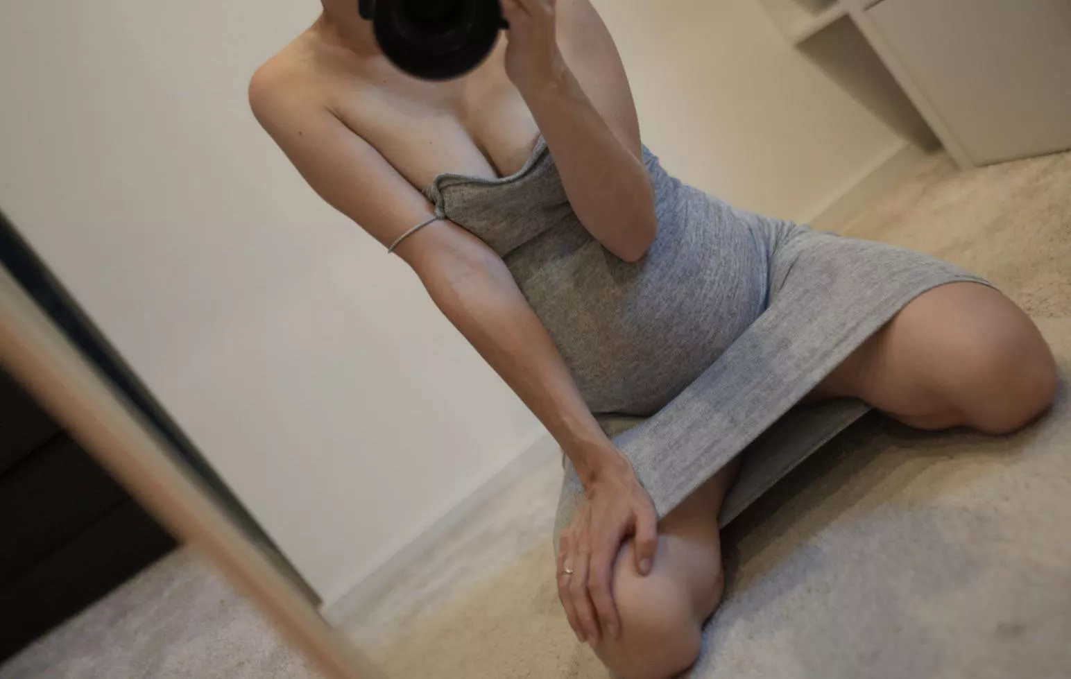 I’m still here and still having a petite pregnant body 