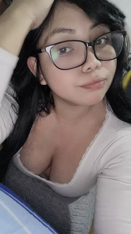 When a young milf sends you selfies like this, you come over immediately, that’s the rule 