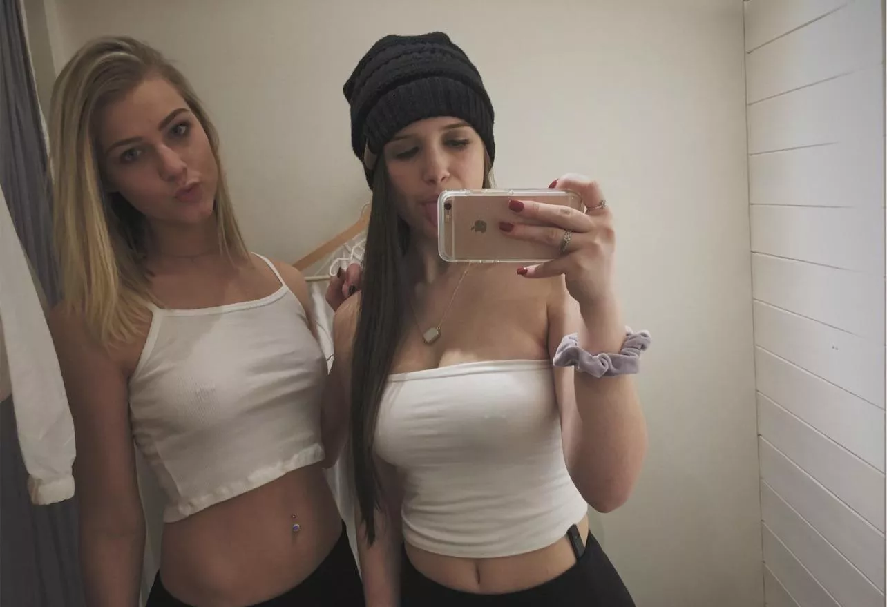 Besties get matching piercings [2]