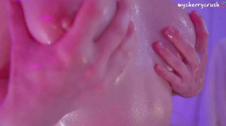 Close up oiled ass and pussy fingering, Cat Tail butt plug, oiled boobs and feet teasing! lots and lots of oil! 💦 super hot! 🥵 - onlyfans.com/cherrycrush  