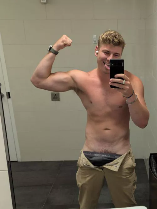 Come to work with me 😅