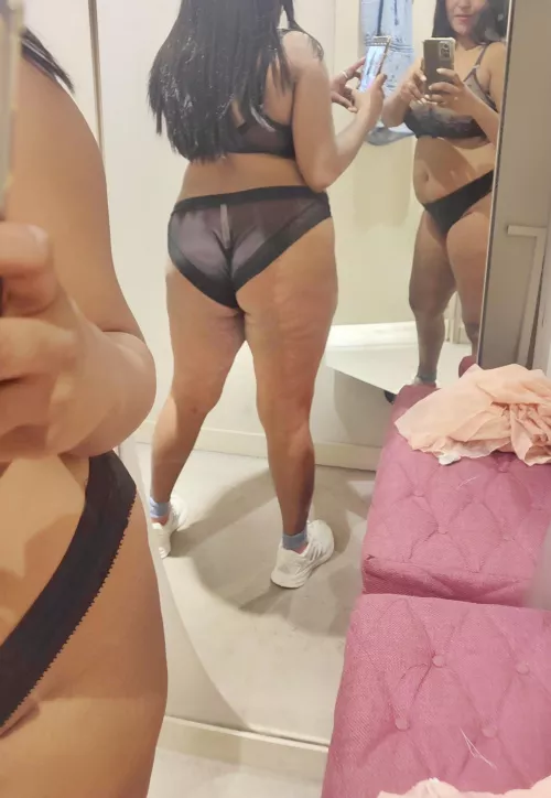 Couldn’t resist a quick changing room selfie [f]