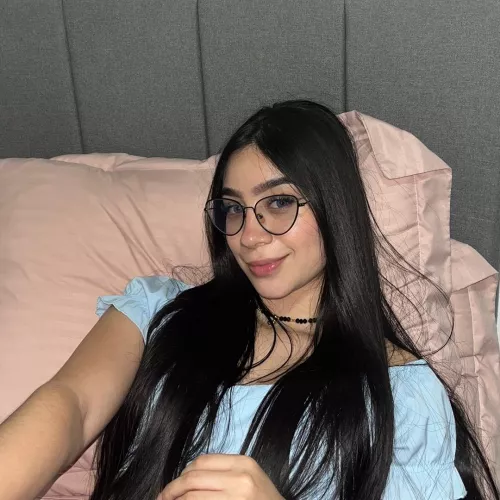 Do you guys know her? I forgot her cam name.