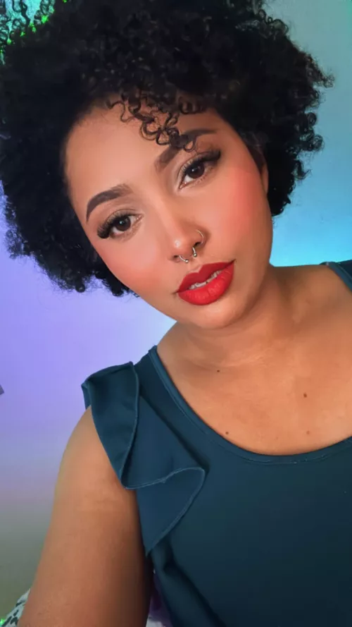 Hey there! Good night, see you in my living room? @michell_bling