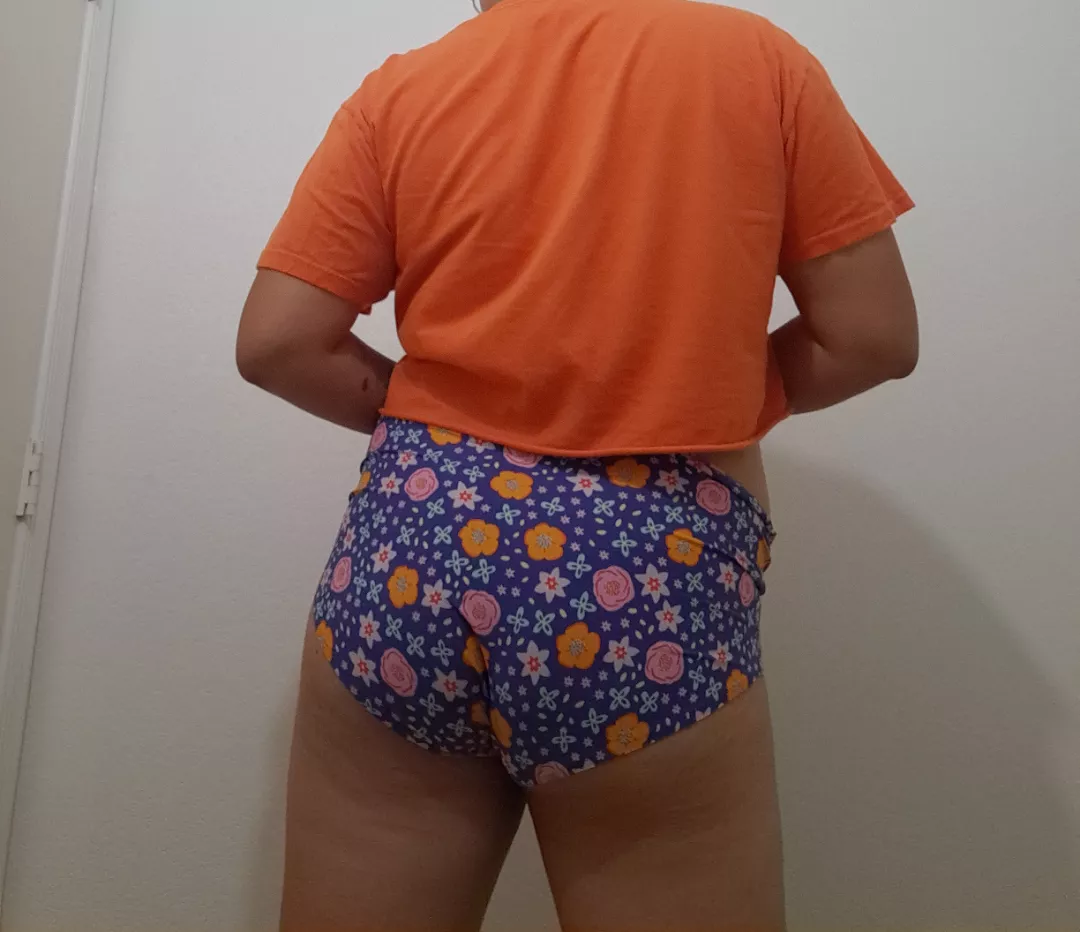 I love when i match my panties to my crop tops 