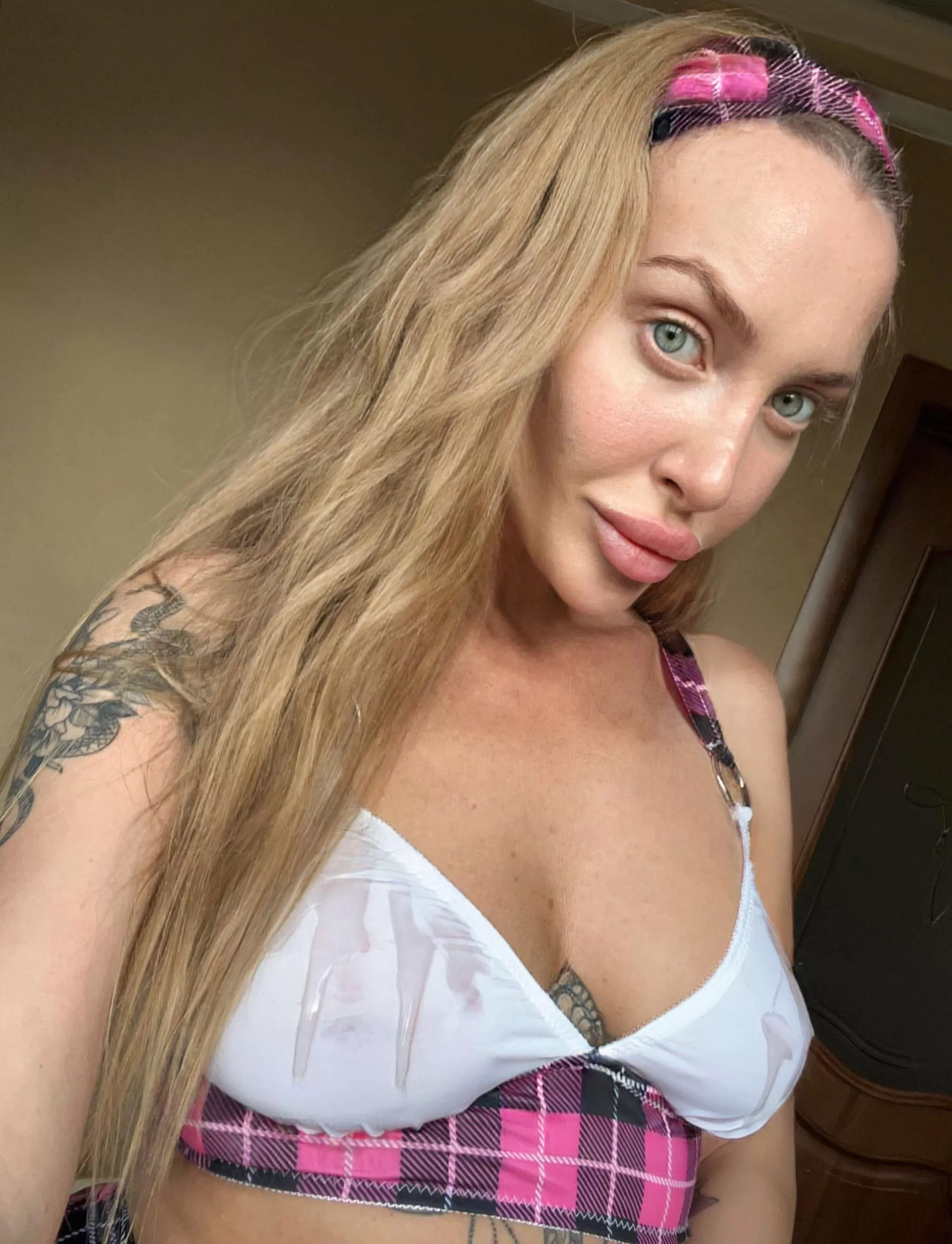 Just a fit girl taking fit selfies