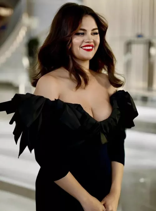 Obsessed with Selena and her big tits 