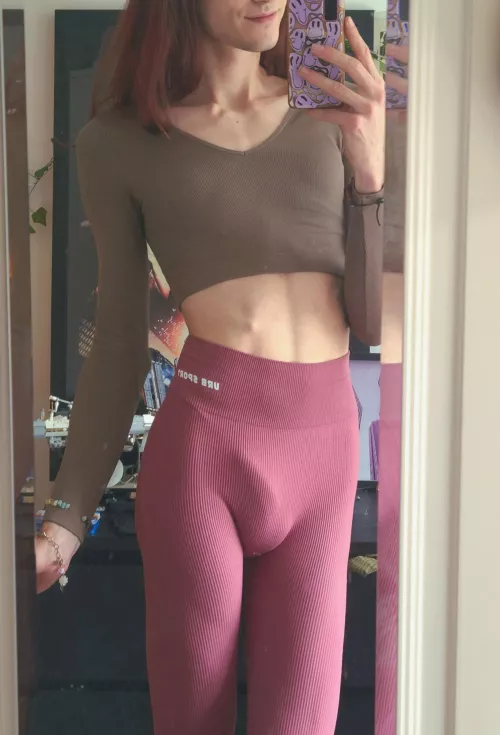 Sporty fit pic No.2 but this time with a suprise 🙈