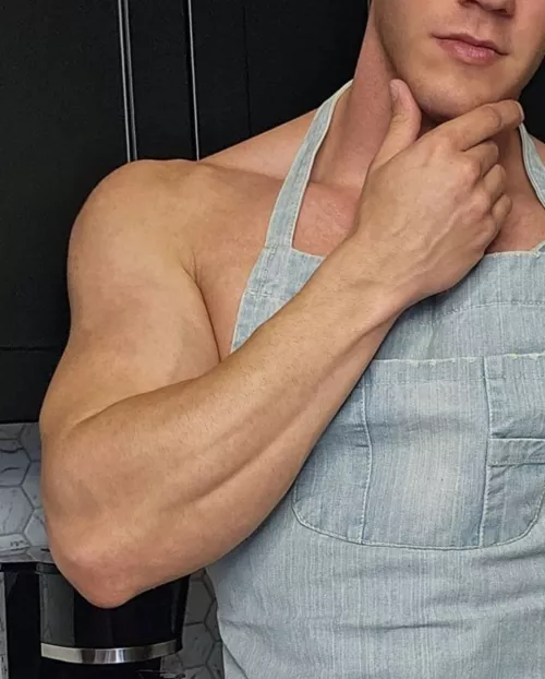 Wanna be my little taste tester 😏..?