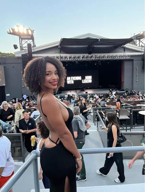 Went to a Concert with my side 