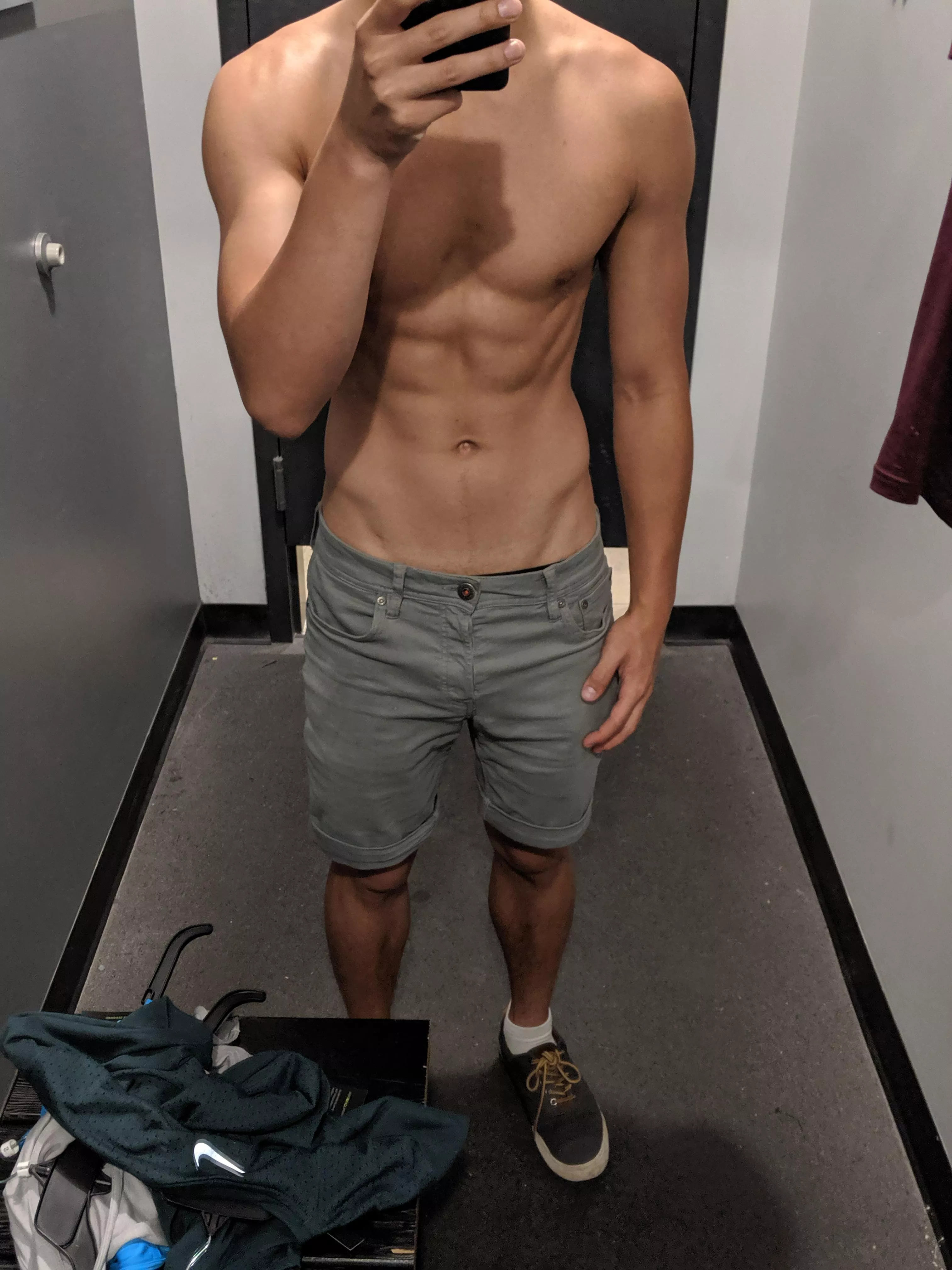 18M. HMU if you want my Vball buddy's SC 😈 pic is of him