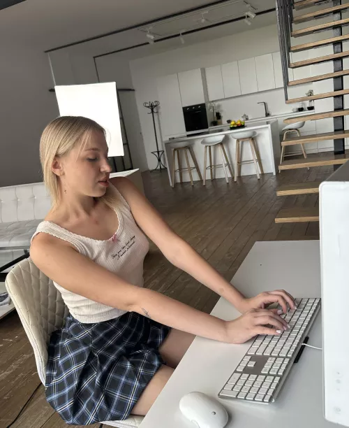 aesthetic gamer wants company