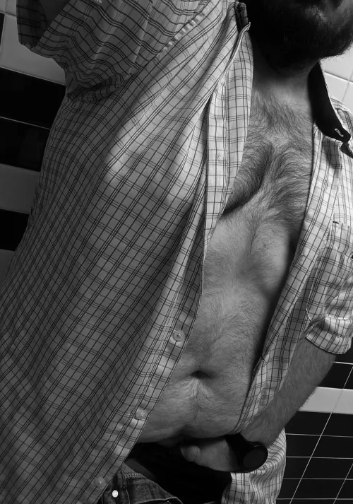 Another solo night shift stuck in a mood 😏 Gonna need you to keep me company 😈 