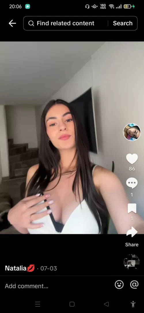 Anyone know if she still cam? What her new cam name?