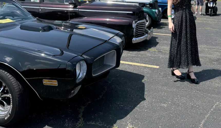 Heels and classic cars 🚘 💋