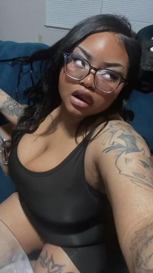 I love selfies, but I suck at taking them 