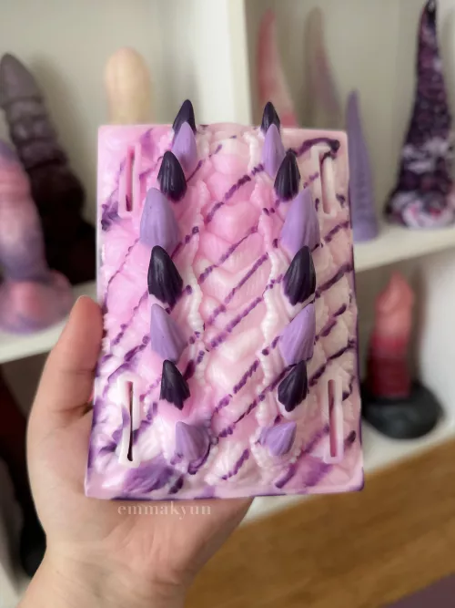 i wanted to show off my L dragon grinder by Fantasy Grove 💞