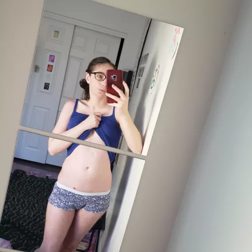 I've got a cute little tummy and belly button