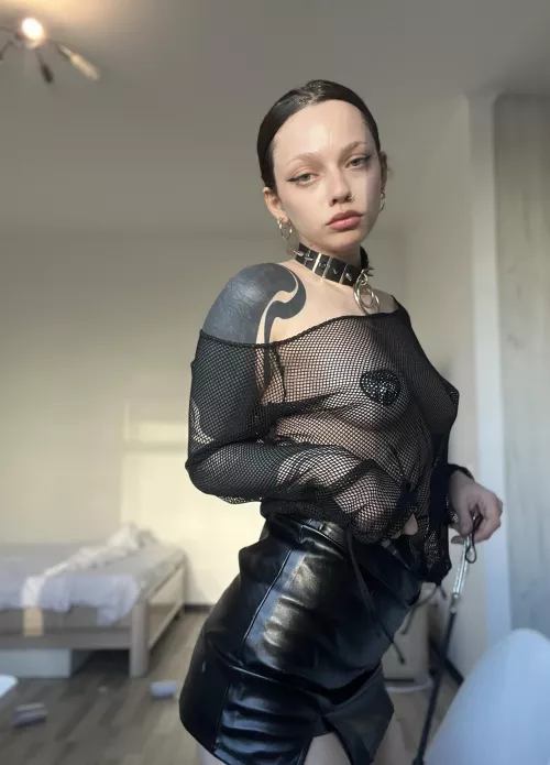 Mistress love fishnets