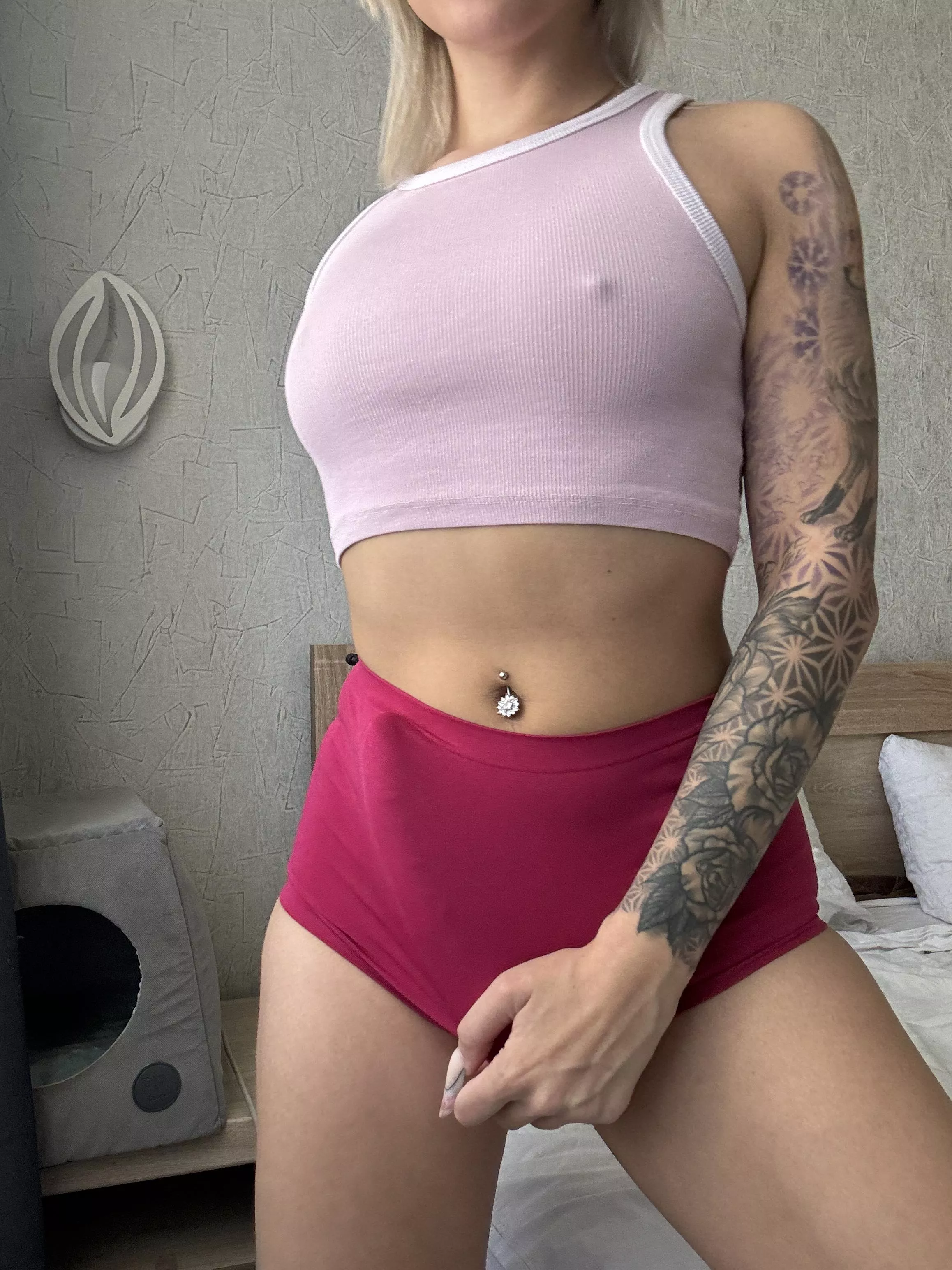 My new delight is eager to plunge into you, my obedient playmate